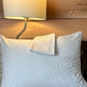 2 pillowcases. Zippered and high quality. 100% cotton